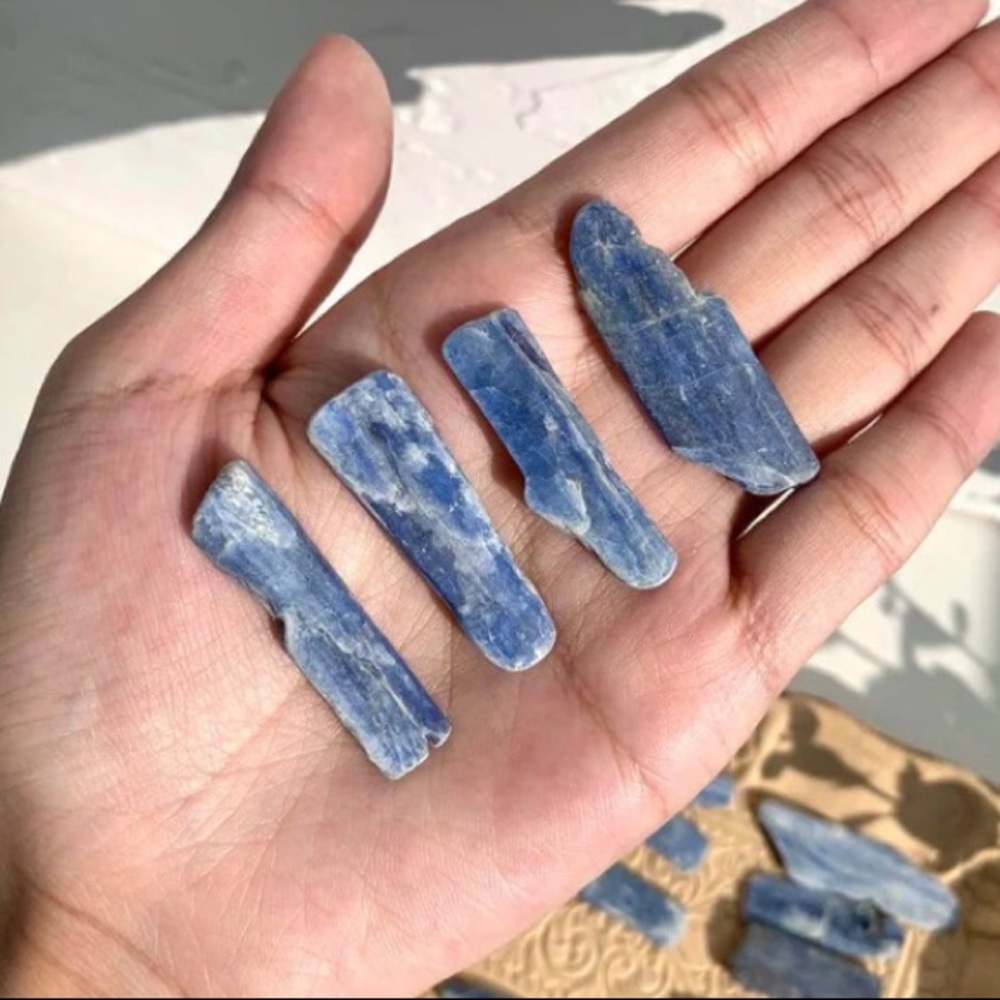 Blue kyanite blade